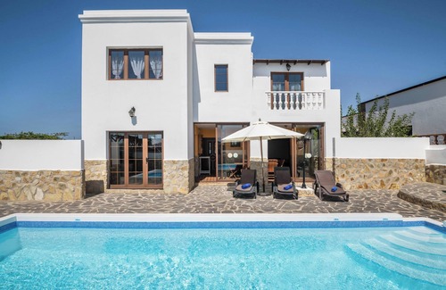 El Cuchillo Villa | Luxurious and Spacious "Villa María" with Terrace, Pool, Sea View and Wi-Fi
