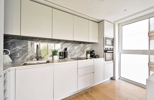 White City Apartment | Luxurious Apartment 2 Bed & 2 Bath - 15min To Central London