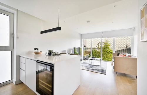 White City Apartment | Luxurious Apartment 2 Bed & 2 Bath - 15min To Central London