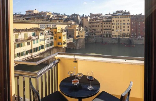 Santa Maria Novella Apartment | Luxurious Apartment in the Heart of Historic Florencen