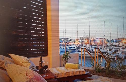 Victoria and Alfred Waterfront Apartment | Luxurious Apartment in central Waterfront