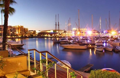 Victoria and Alfred Waterfront Apartment | Luxurious Apartment in central Waterfront