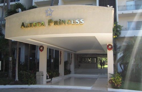 Granjas del Marques Apartment | Luxurious apartment on golf course at the ocean in Acapulco