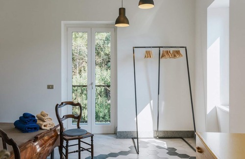 Pioppi Apartment | Luxurious apartment with refined interiors and only 20 meters from the sea