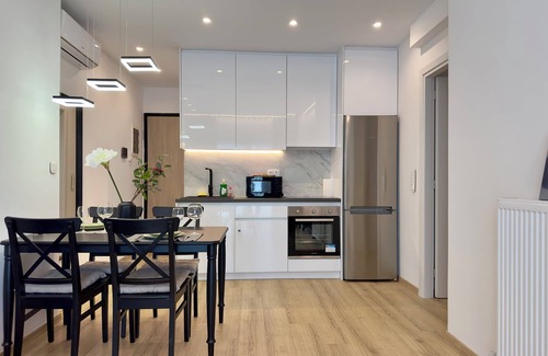 Kallithea Apartment | Luxurious Athens Retreat | Shared Pool & Gym by TT Luxury Homes
