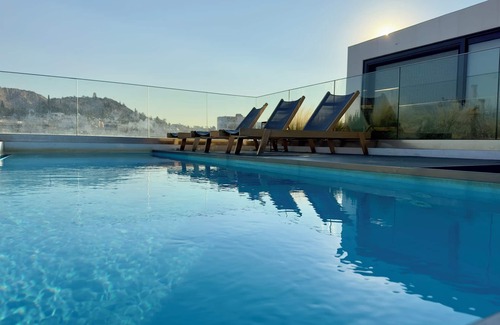 Kallithea Apartment | Luxurious Athens Retreat | Shared Pool & Gym by TT Luxury Homes