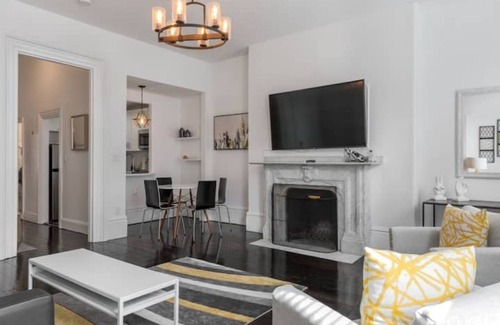 Back Bay East Apartment | Luxurious Back Bay Studio