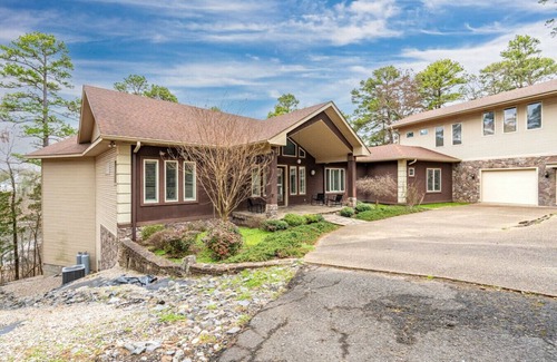 Hot Springs Village House | Luxurious Balboa Lakefront Retreat