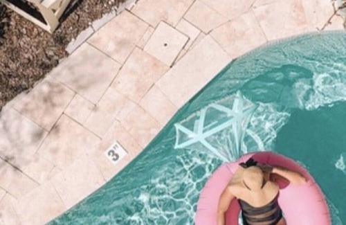 Tybee Island Cottage | Luxurious Barbie Dream Cottage w/ Heatable Pool, Happy Colors, Close to Beach