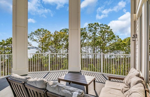 Baytowne Wharf Condo | Luxurious Bayfront Penthouse w/Stunning Views