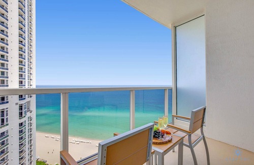 Sunny Isles Beach Condo | Luxurious Beach Resort- Ocean View & Gym