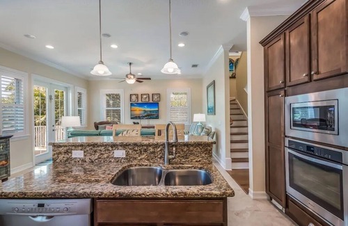 Holmes Beach House | Luxurious Beach Haven- 2-min walk to beach access, pool, spa and putting green!
