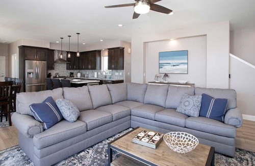 Downtown Condo | Luxurious Beach Side Condo with Ocean Views- Can Accommodate Large Groups!