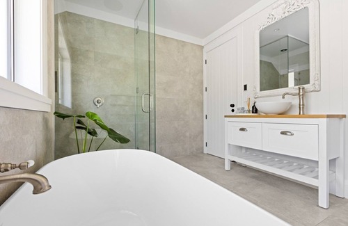 Waimarama House | Luxurious Beach Views-bright and Airy Design w/ Pool and hot Tub!