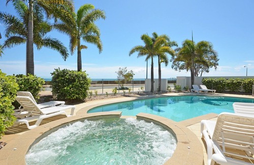 Scarness Apartment | Luxurious Beachfront Apartment