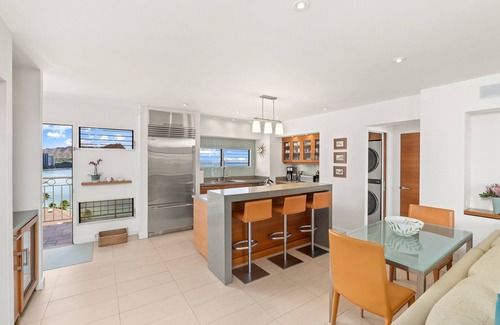 Waikiki Condo | Luxurious Beachfront Condo with Spectacular Ocean Views! FREE Parking!