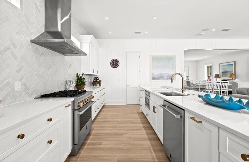 Destiny Shores House | Luxurious Beachfront Retreat: Pool, Spa, Chefs Kitchen