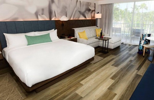 Nawiliwili Hotel | Luxurious Beachfront Retreat in Lihue: Unwind in Style! Ocean View Room! Pool!