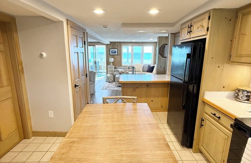 Biddeford Cottage | Luxurious Beachfront New England Cottage