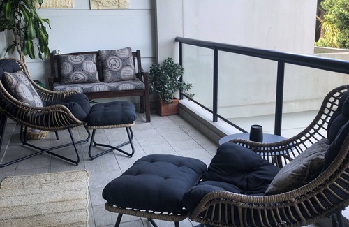 Bondi Beach Apartment | Luxurious beachside apartmnt with private terrace & parking; sunny garden & pool