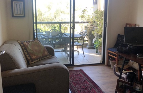 Bondi Beach Apartment | Luxurious beachside apartmnt with private terrace & parking; sunny garden & pool