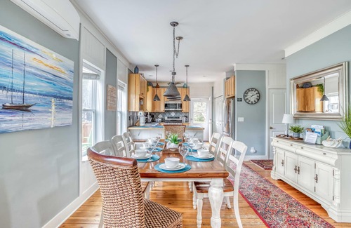 Lincoln Beach House | Luxurious Bella Beach Fun-3 King Beds-Hot Tub-Gazebo-Fire Pit-Media-Game Room