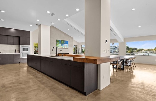 Belleair Beach House | Luxurious Belleair Beach Retreat/Your Ultimate Coastal Escape & Backyard Sunsets