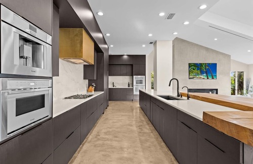 Belleair Beach House | Luxurious Belleair Beach Retreat/Your Ultimate Coastal Escape & Backyard Sunsets