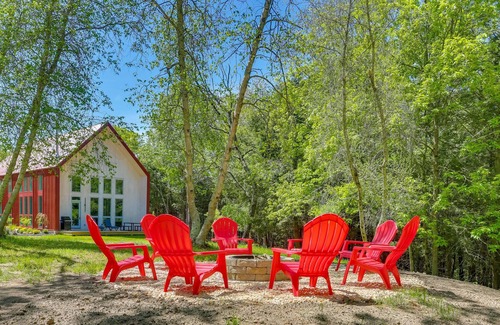 Cochecton House | Luxurious Bethel Wellness Retreat w/ Yoga Studio!
