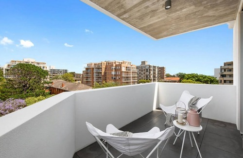 Bondi Apartment | Luxurious Bondi Beach Apt Stunning Balcony Views