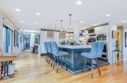 Columbus Condo | Luxurious Boston Penthouse w roof deck and hot tub