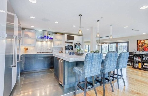 Columbus Condo | Luxurious Boston Penthouse w roof deck and hot tub