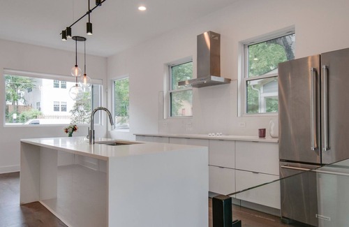 McFerrin Park House | Luxurious brand new home 2 miles from Broadway!
