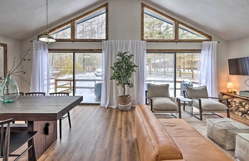 Lake Ariel Cabin | Luxurious Cabin by Ski & Lake w/ Community Pool