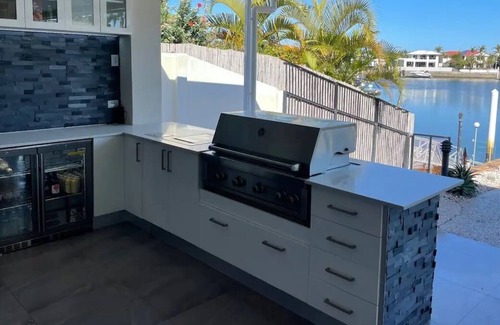 Banksia Beach House | Luxurious canal holiday home
