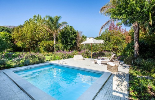 Franschhoek Villa | Luxurious Cape Dutch Villa in Franschhoek with Private Pool