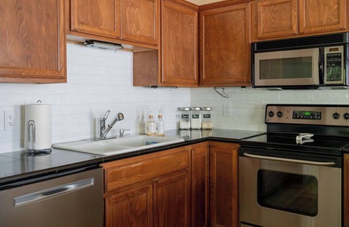 Coeur d'Alene Condo | Luxurious CDA Downtown Stay 5-Star, Walk to Downtown & Lake - Garage