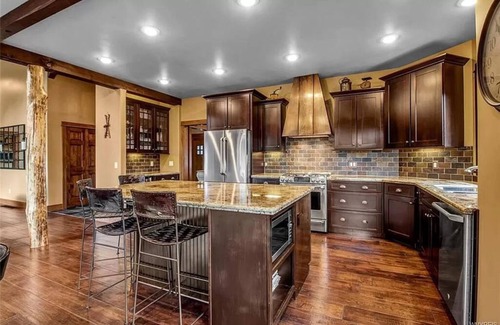Ellicottville Ski Chalet | Luxurious Chalet! Hot-tub, Bonfire & A+ Location for Skiing/Town