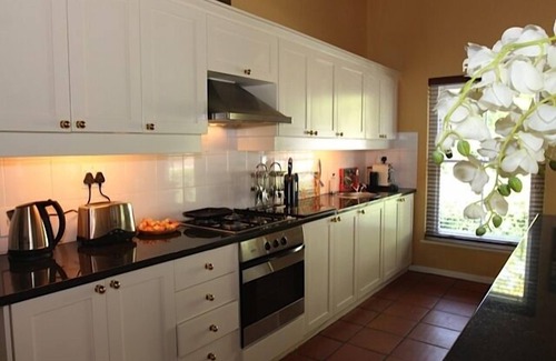 Franschhoek Cottage | Luxurious Chenin Cottage | 4 persons, 2 bedrooms | Swimming pool | WiFi