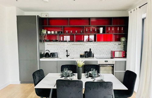 Canning Town South Apartment | Luxurious City Island Apartment - Amazing Views