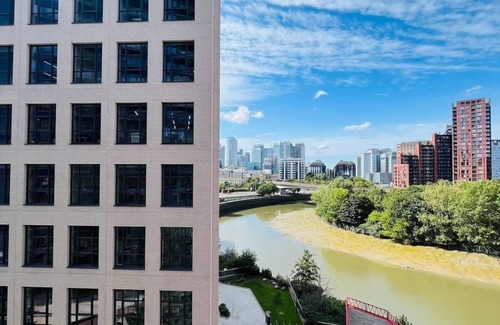 Canning Town South Apartment | Luxurious City Island Apartment - Amazing Views