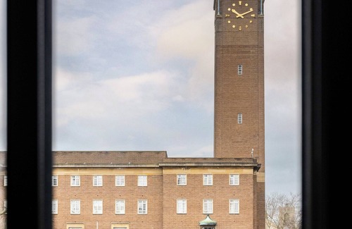 Norwich Apartment | Luxurious city stay w/stunning views of Norwich’s historic 11th-century market.