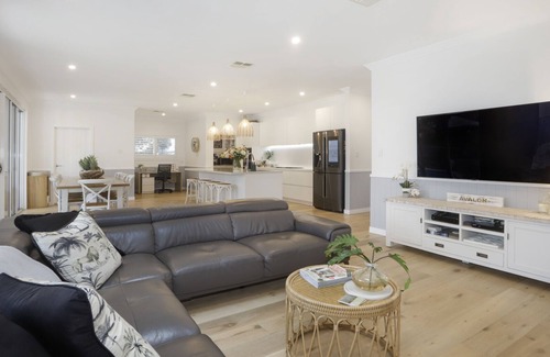 Avalon Beach House | LUXURIOUS COASTAL BEACH HOME