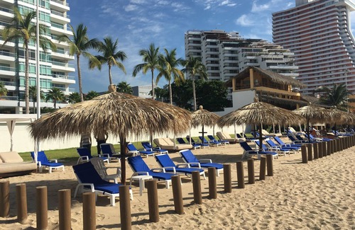 Costera Acapulco Condo | Luxurious Condo in High Rise Complex Steps to the Beach