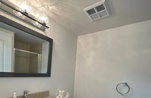 Fairview Apartment | Luxurious Condo with pool .Walking distance to downtown Mississauga and Mall.