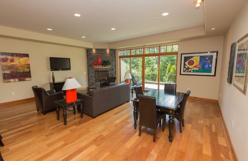 Hood River Condo | Luxurious Condominium 1 - 3 bedrooms available