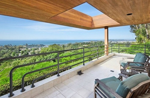 Eucalyptus Hill House | Luxurious Contemporary Home with Spectacular Views
