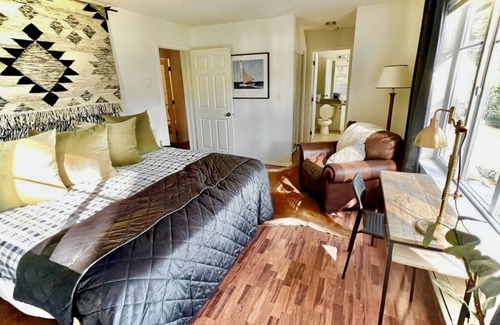 Burnaby Cottage | Luxurious Cottage Getaway
