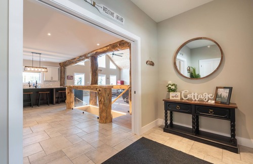 Severn Cottage | Luxurious Cottage! Private Beach!