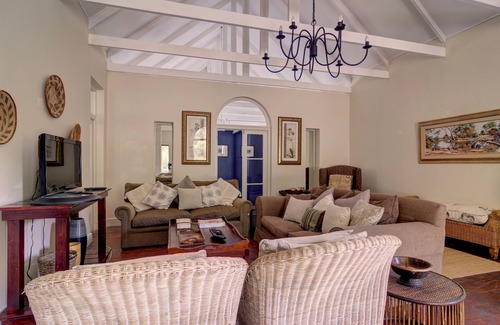 Stanford Villa | Luxurious Country Villa